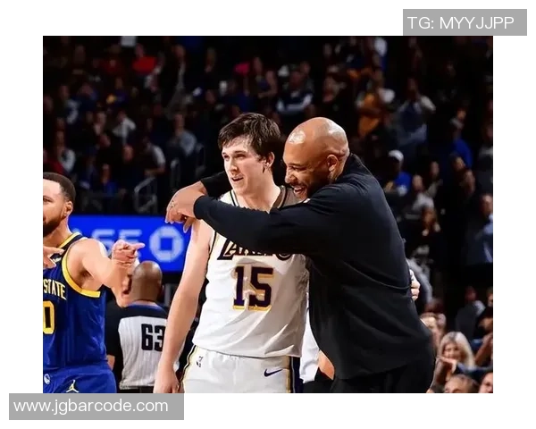 面具詹领衔湖人对决尼克斯精彩对抗赛回顾与分析 面具詹领衔湖人对决尼克斯精彩对抗赛回顾与分析